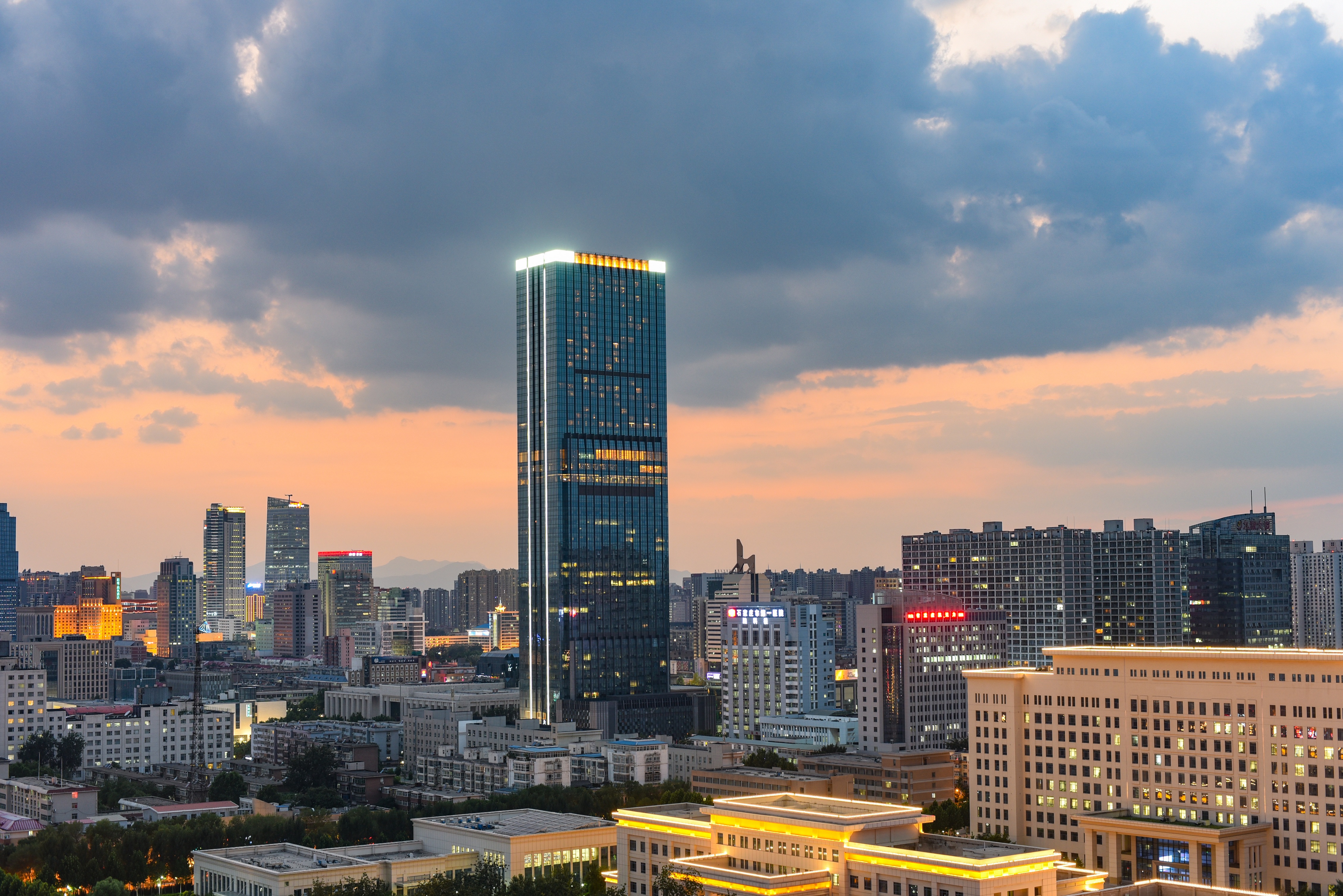 石家庄,历史与现代交织的璀璨夜景之城